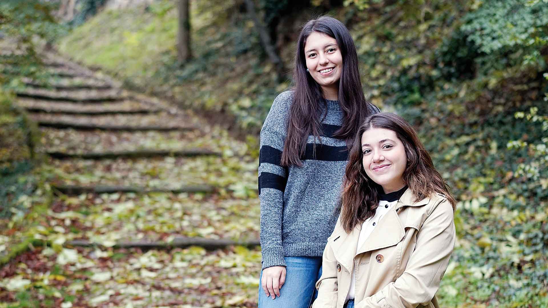 Martina y Catharina estudian Comunicación y Medios Digitales en IE. / Roberto Arribas.