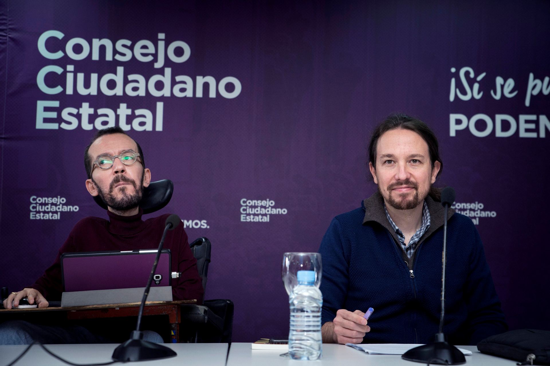 El secretario general de Podemos, Pablo Iglesias, junto al secretario de Organización, Pablo Echenique.