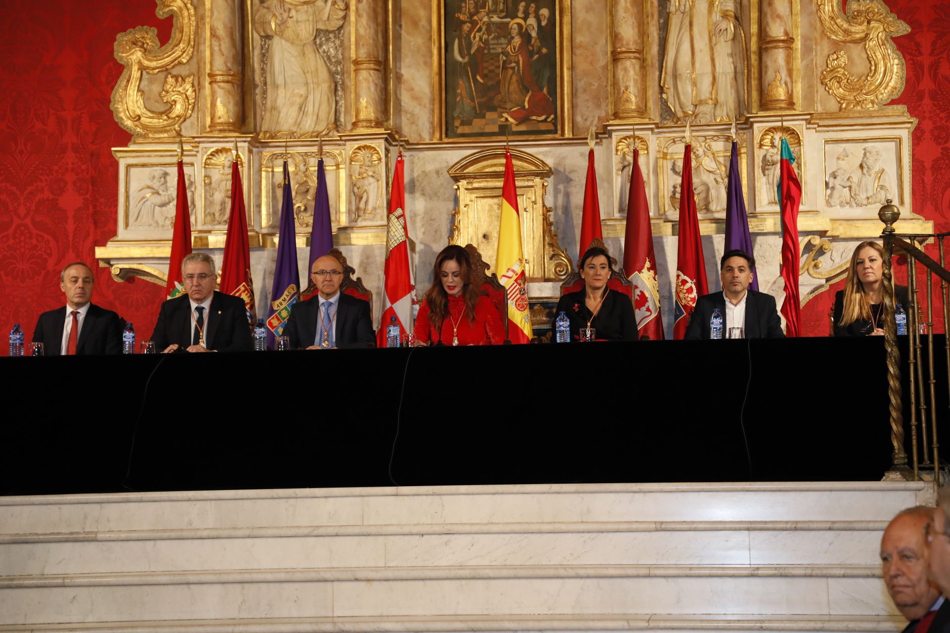 La presidenta de las Cortes de Castilla y León, Silvia Clemente, dice que la riqueza de la región ha traído el progreso.