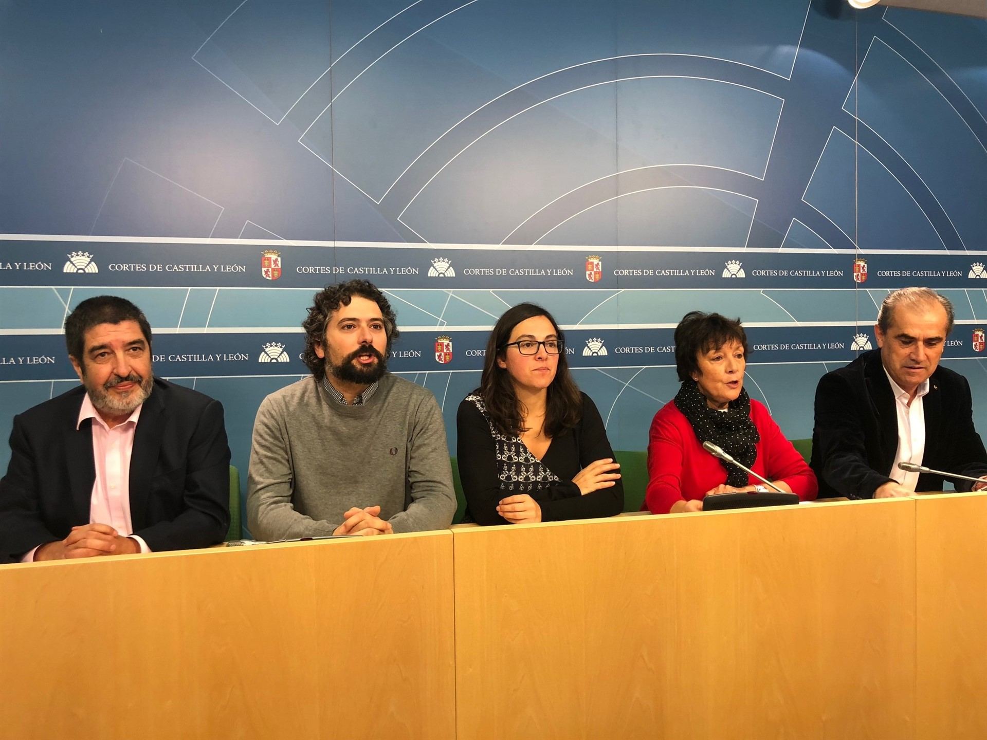 Los principales responsables de los partidos de la oposición coinciden en que la gestión del Hospital es “irregular”.
