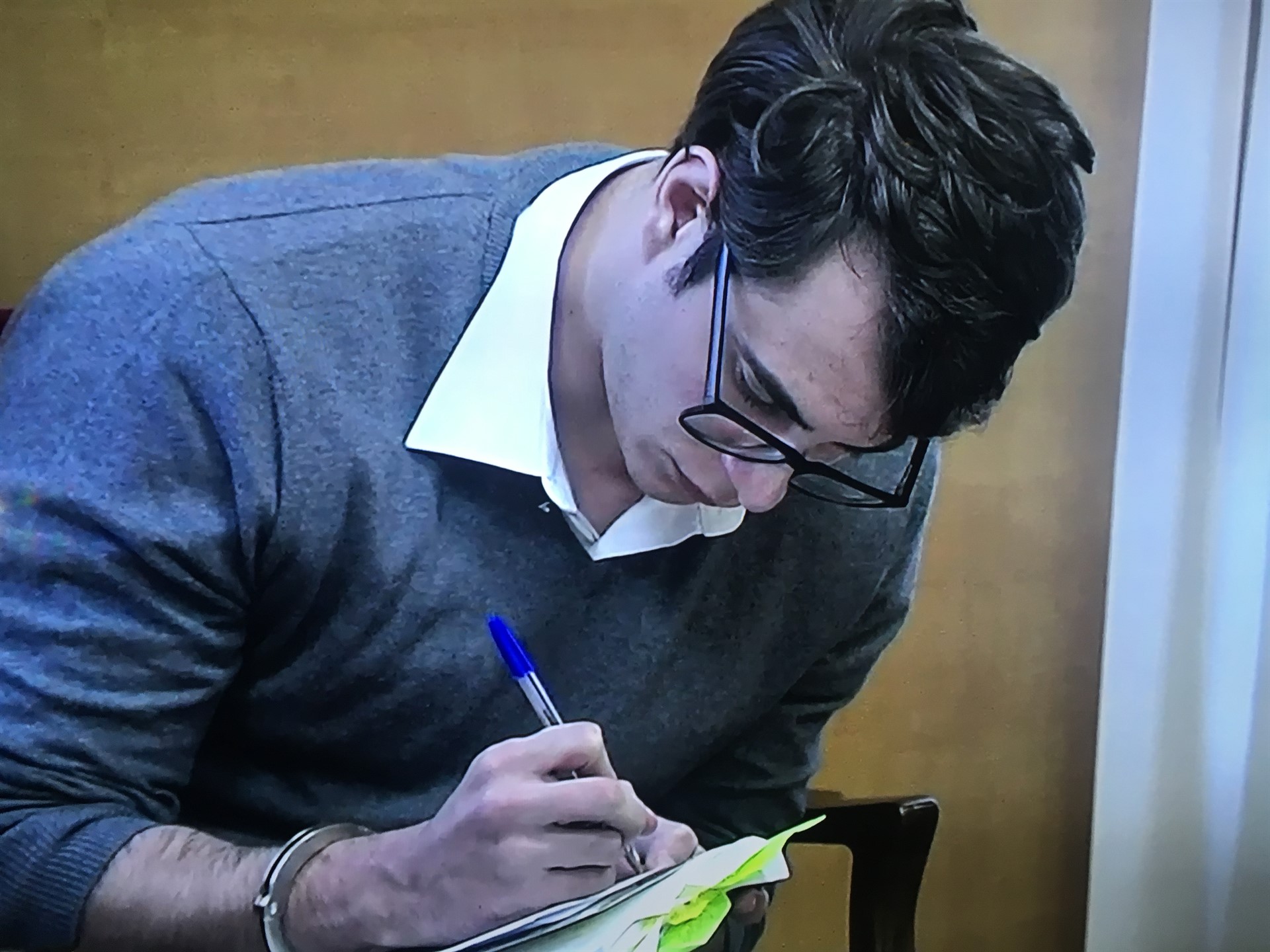 El acusado por el crimen y descuartizamiento de su familia, Patrick Nogueira, durante la celebración del juicio.