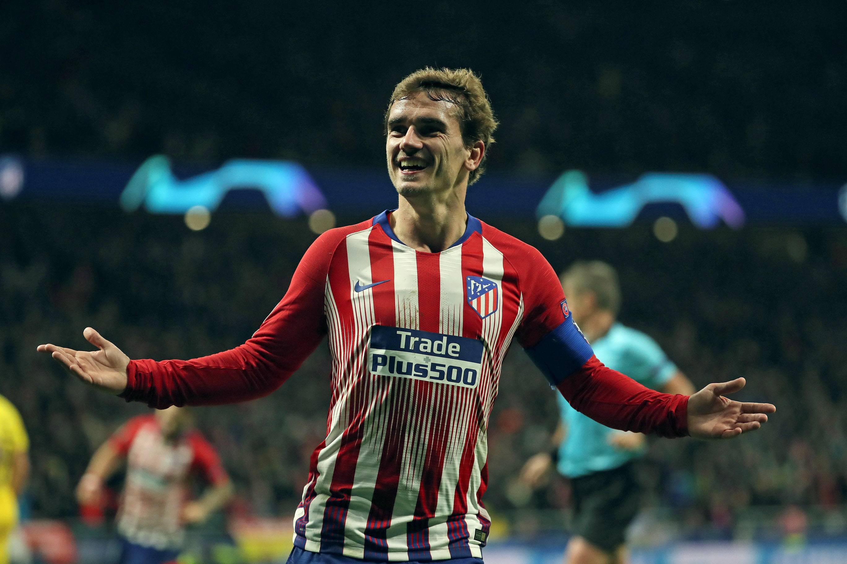Griezmann, de nuevo capitán ayer, celebra el segundo gol del Atlético ante el Borussia Dortmund.