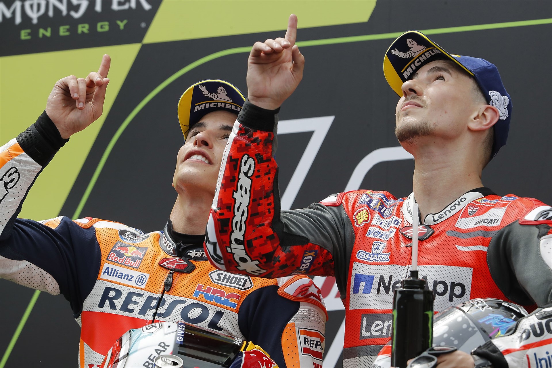 Marc Márquez (izq) y Jorge Lorenzo, compañeros la próxima temporada, en un podio del Mundial