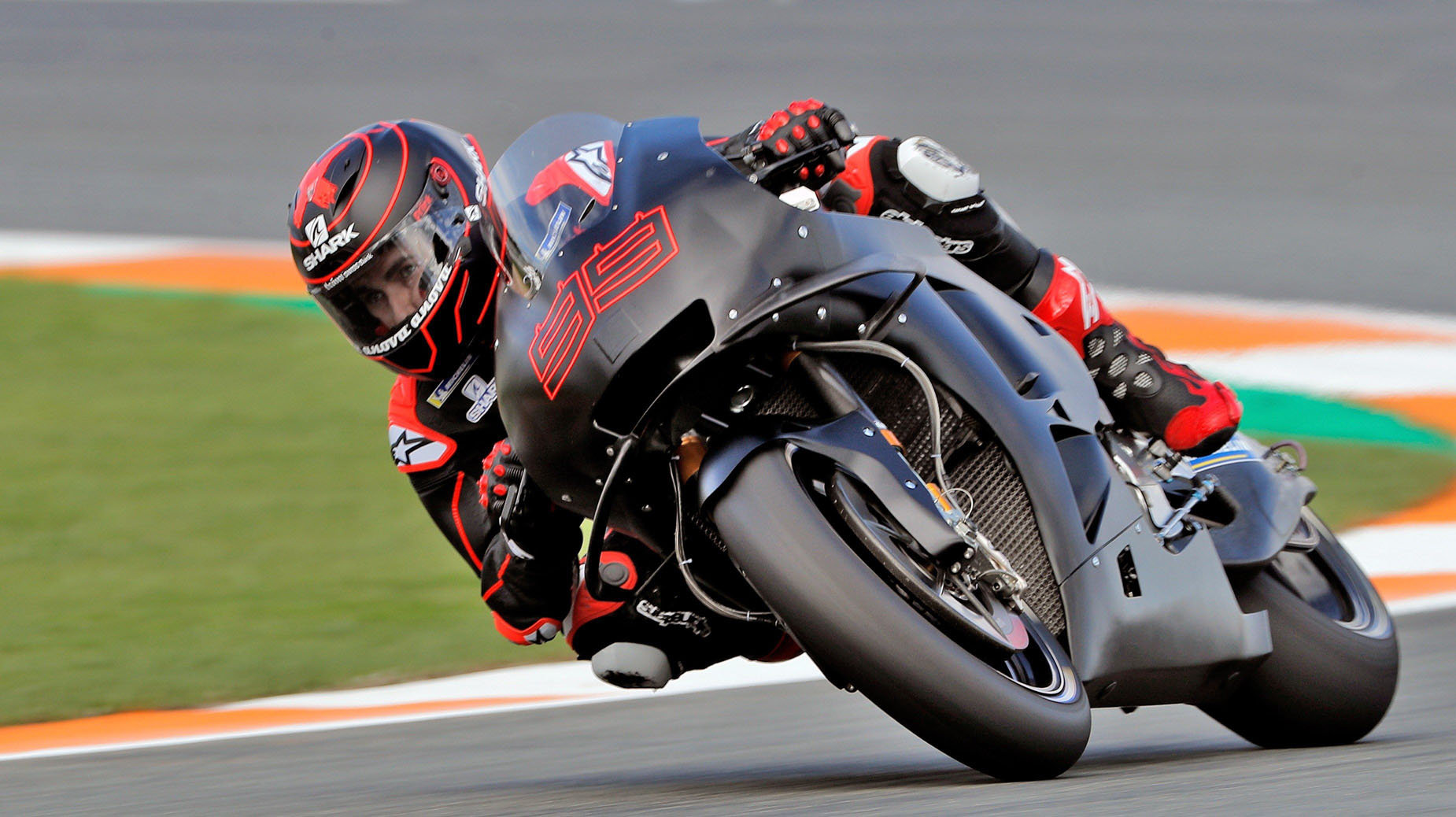 Jorge Lorenzo, en su primera prueba con el equipo Repsol Honda, su escudería para la temporada 2019.