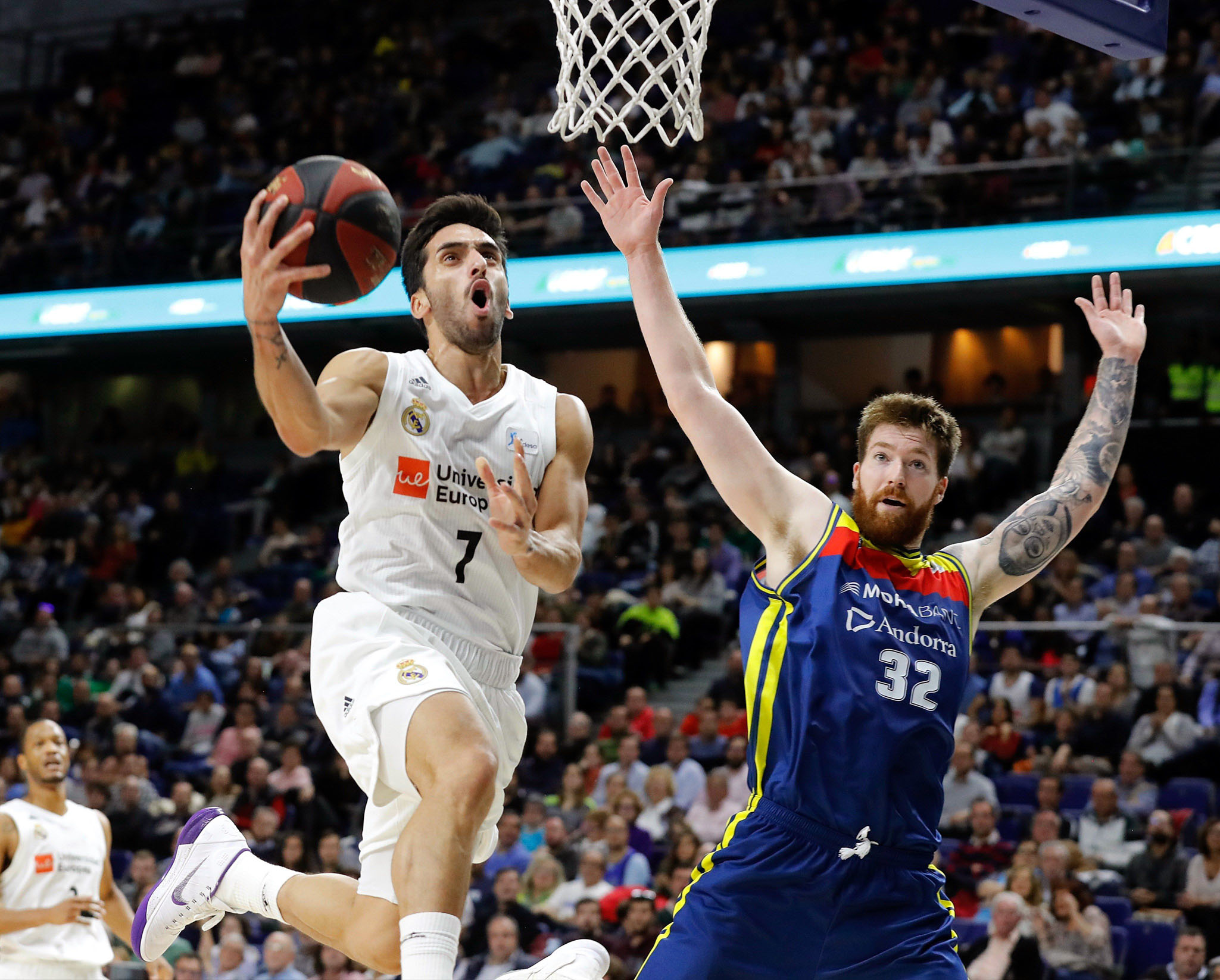Campazzo entra a canasta en el partido ante el Morabanc Andorra.