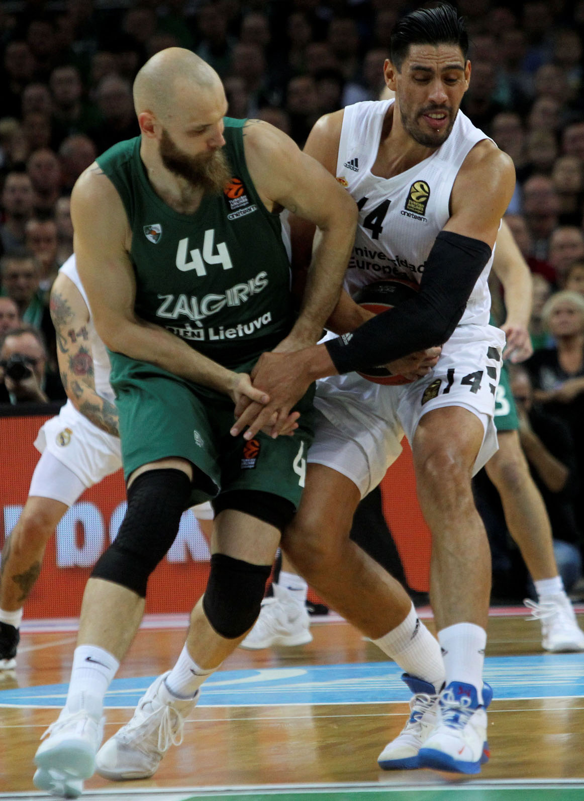 Kavaliauskas (izq) y Ayón.