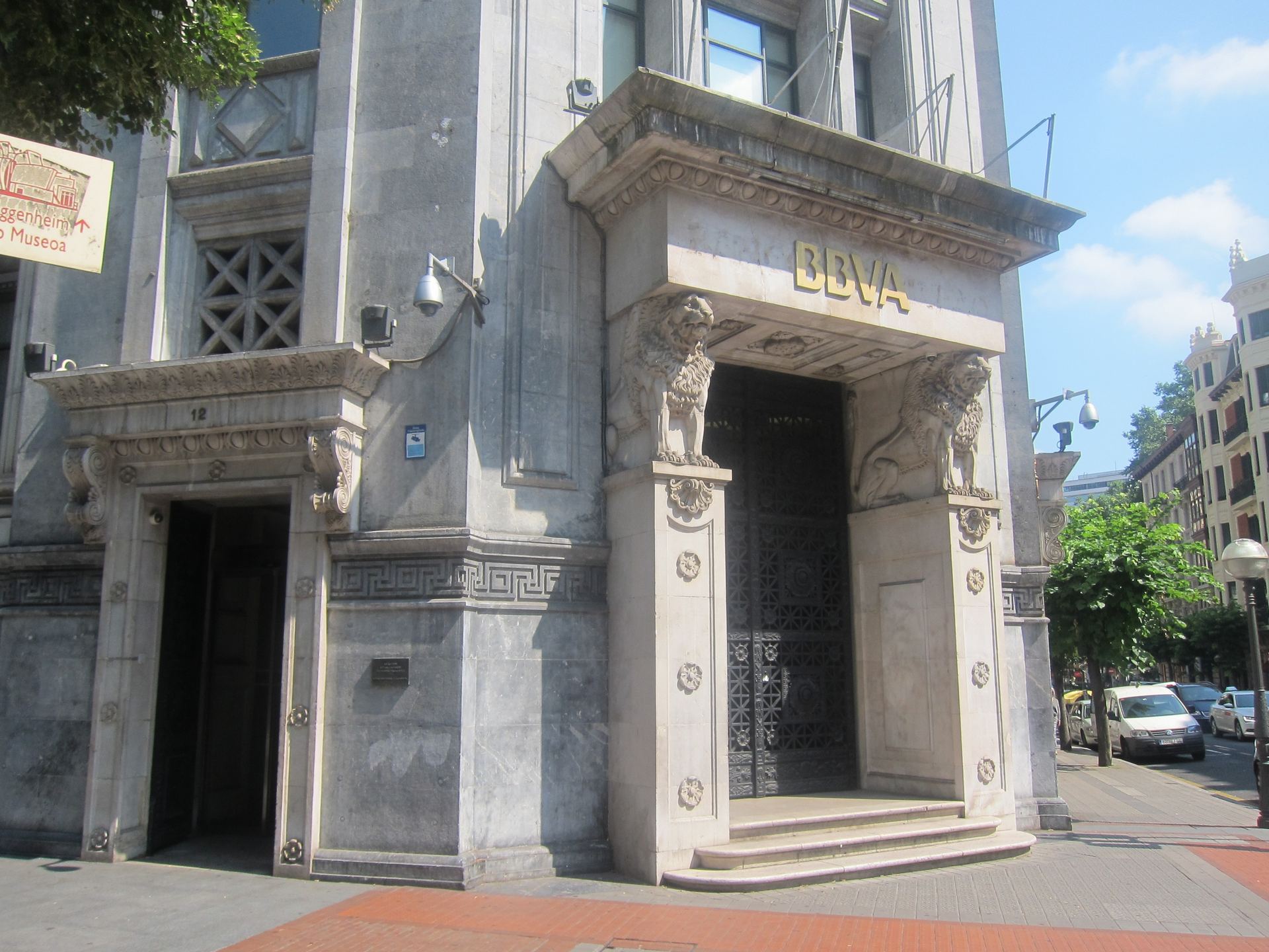 La entidad financiera de BBVA redujo su tasa en cinco puntos y pasó del 4,5% al 4,1%.