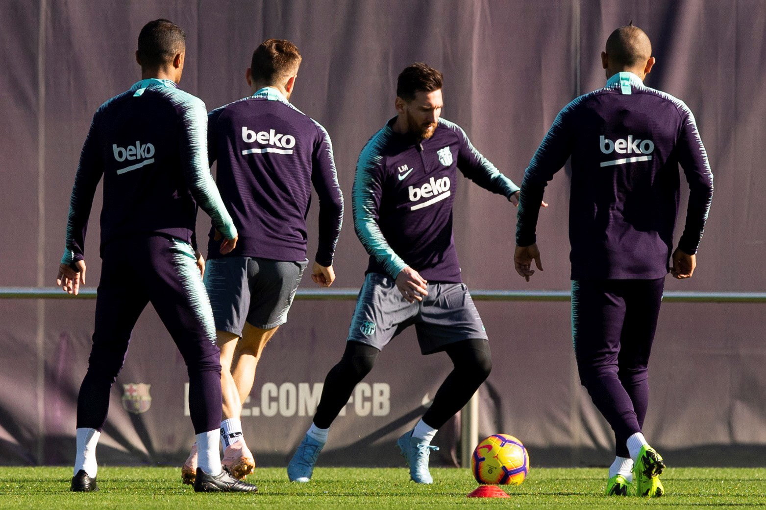 Leo Messi (segundo por la derecha) ya estuvo en la convocatoria contra el Inter de Milán, pero no jugó.