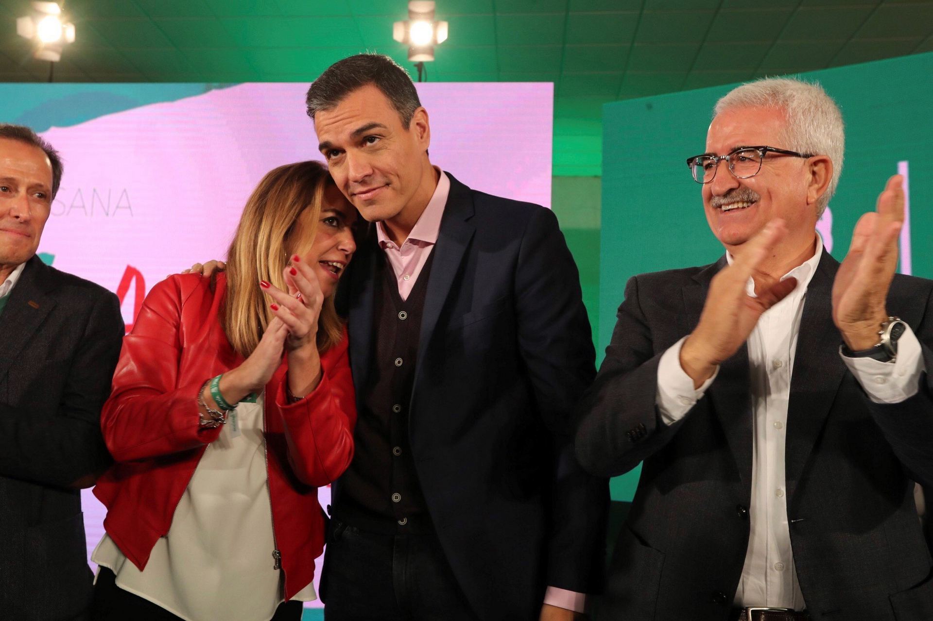 El presidente del Gobierno, Pedro Sánchez, junto a Susana Díaz.