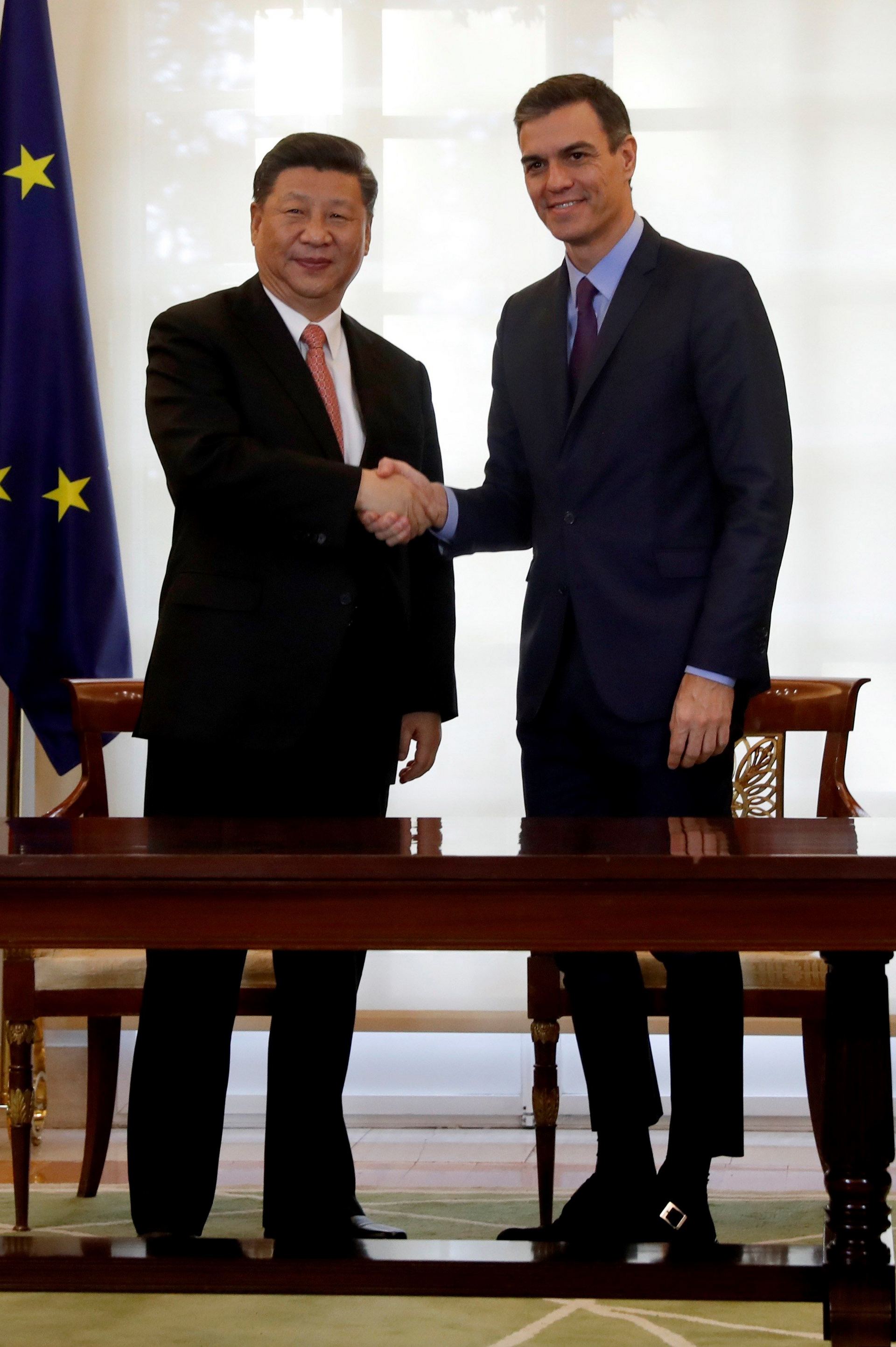 El jefe del Ejecutivo, Pedro Sánchez, en su reunión con Xi Jingping.