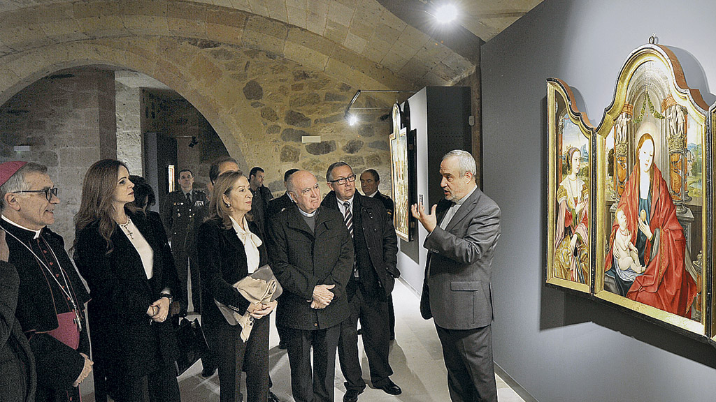 Las autoridades visitaron la exposición./ KAMARERO