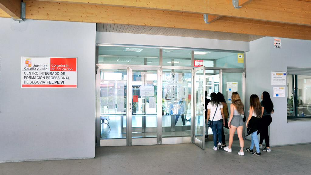 El Centro Integrado de Formación Profesional Felipe VI proyecta desarrollar nuevos programas duales con el comercio segoviano para alimentar la transferencia de conocimiento. / KAMARERO