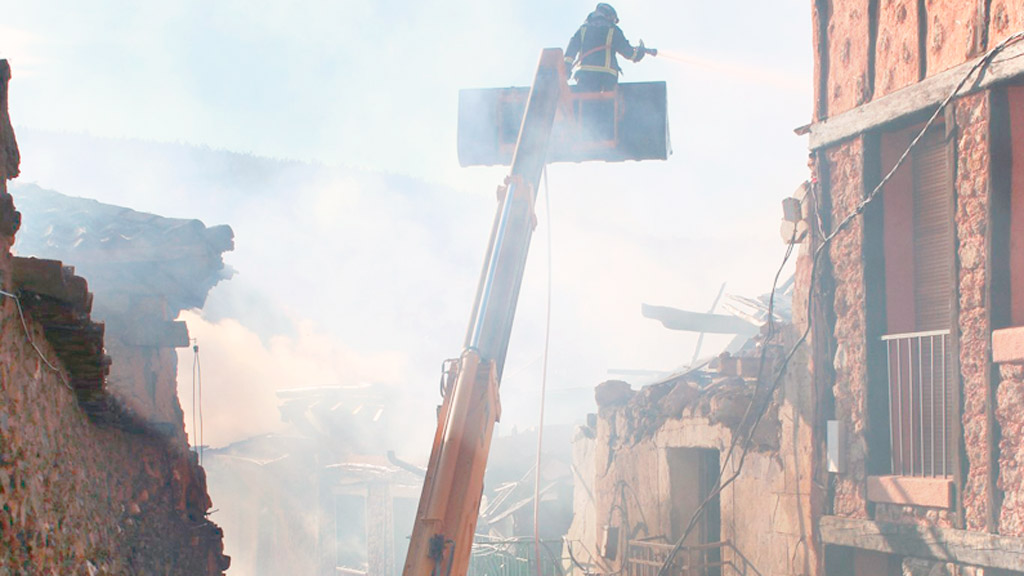 Un momento de la actuación en Santibáñez de Ayllón. /el adelantado
