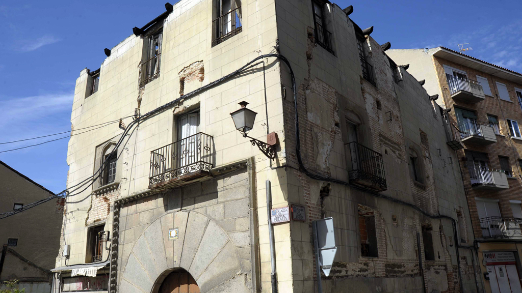 Estado del edificio situado en el número 7 de la Plaza de Santa Eulalia. / kamarero