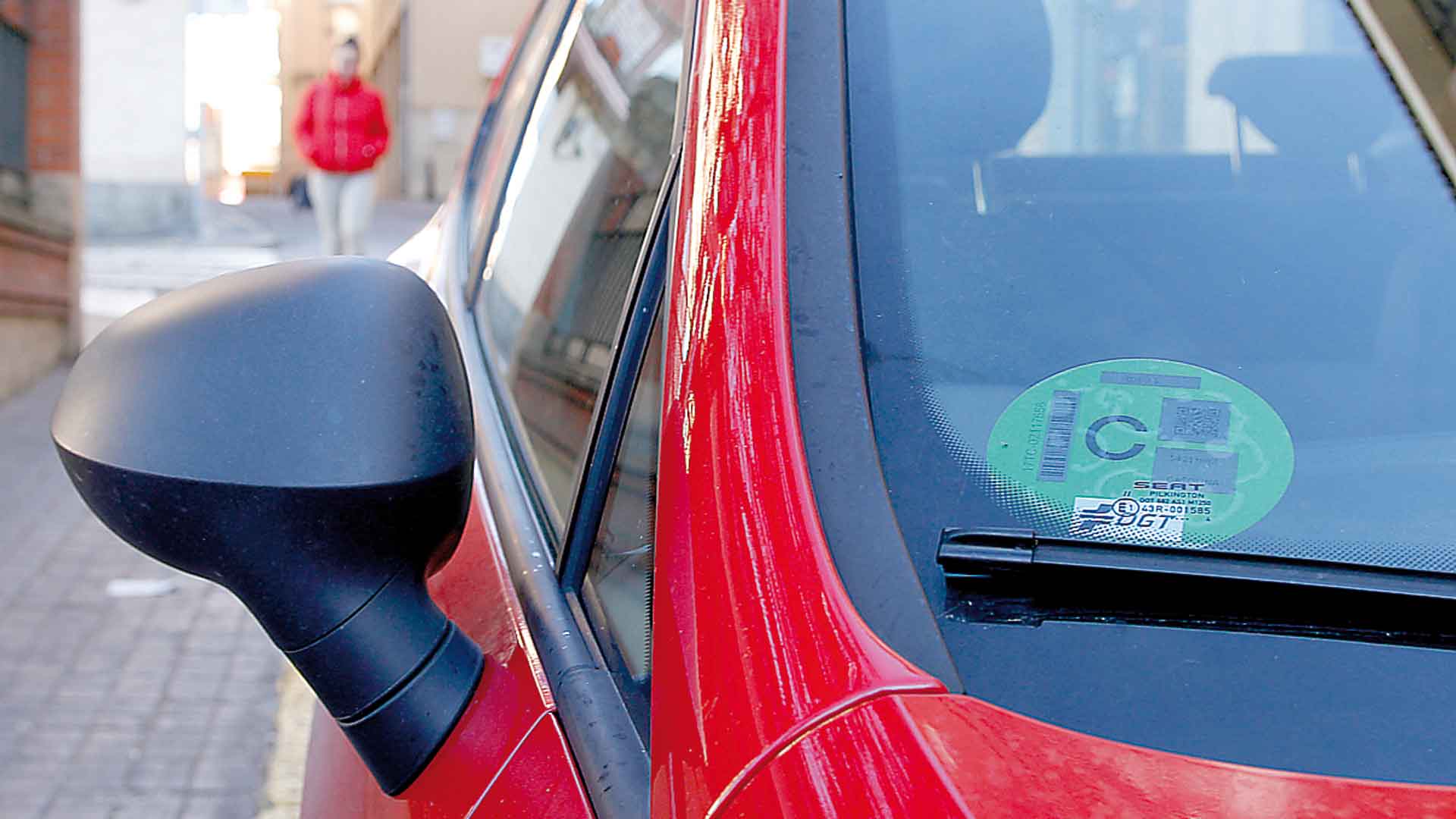 Estos distintivos identifican a los vehículos más respetuosos con el medio ambiente.