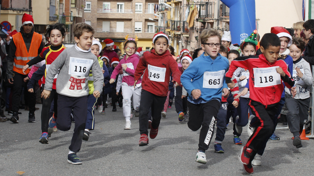 Participantes en la carrera navideña de escolares. / NEREA LLORENTE