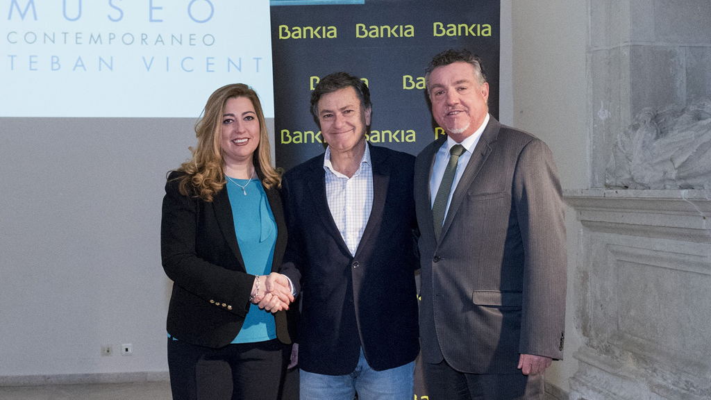 Lola Peñas, Francisco Vázquez Requero, y José Gabriel Garcíaa Encinar, durante la firma del convenio. / el adelantado