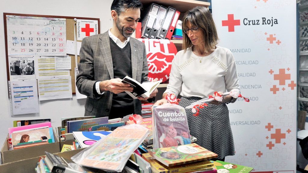 Yolanda Lucía  y José Luis Montero agradecen la generosidad de los ciudadanos que han participado en la campaña. / KAMARERO