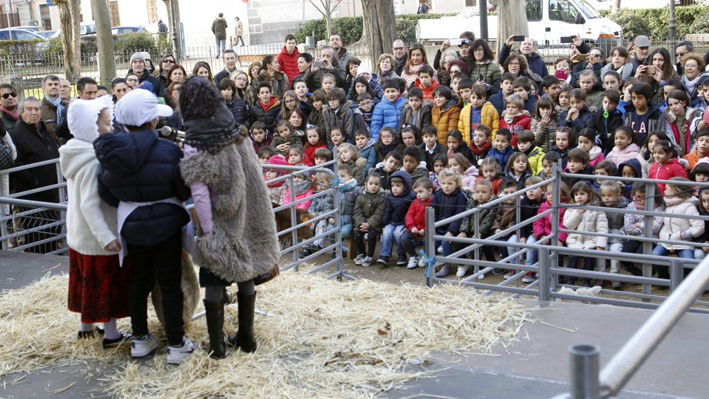 La buena acogida que tuvo el año pasado el belén viviente, en la imagen, ha animado a repetir la iniciativa. / NEREA LLORENTE