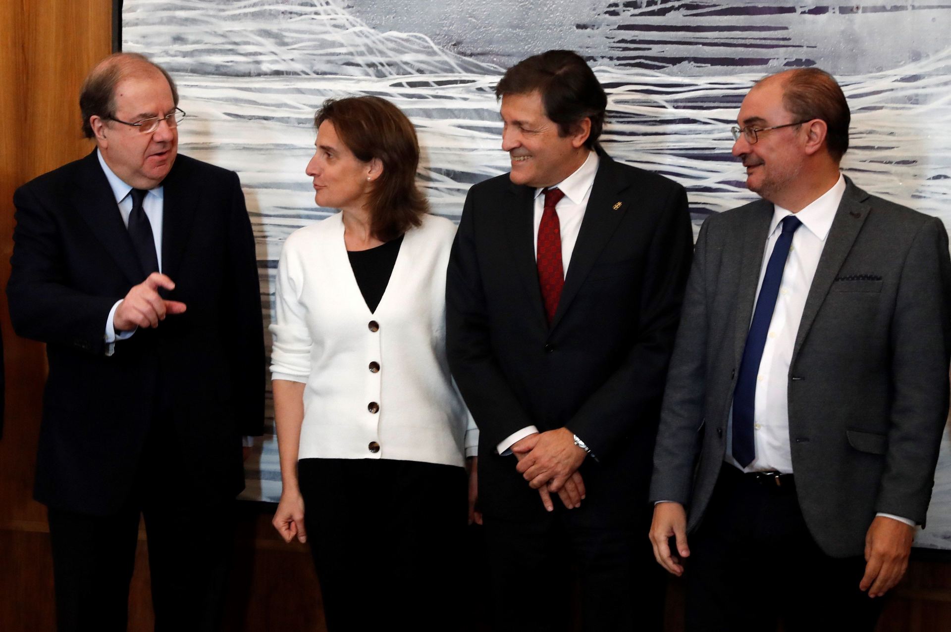 La ministra de Transición Ecológica, Teresa Ribera, junto a Juan Vicente Herrera, Javier Fernández y Francisco Lambán. / Efe