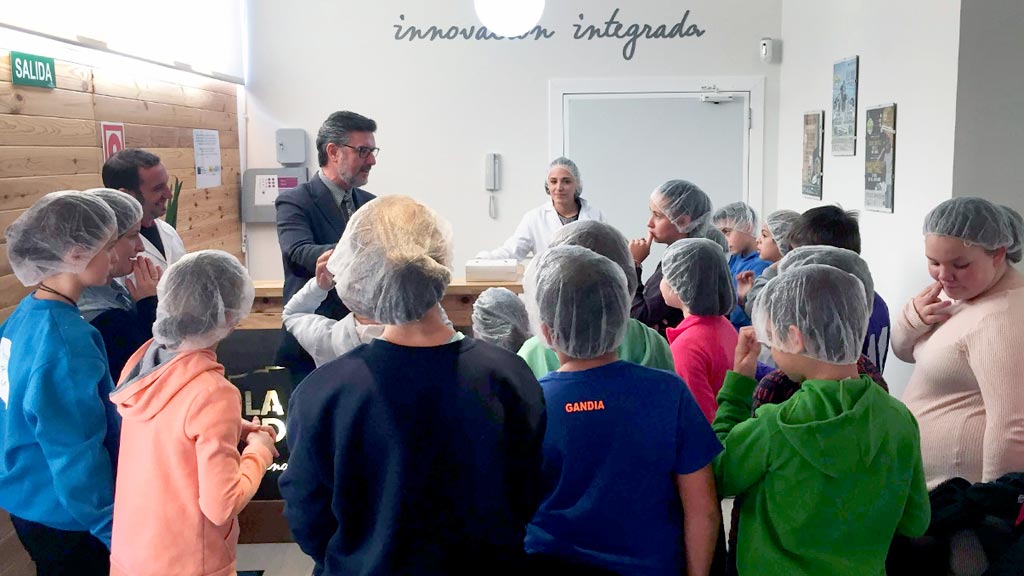 Un momento de la visita de los alumnos de Valsaín al centro de innovación. / el adelantado