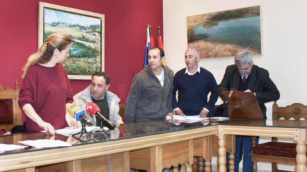 Josefa Calero, en el pleno en el que cesó como alcaldesa tras la moción de censura. / el adelantado