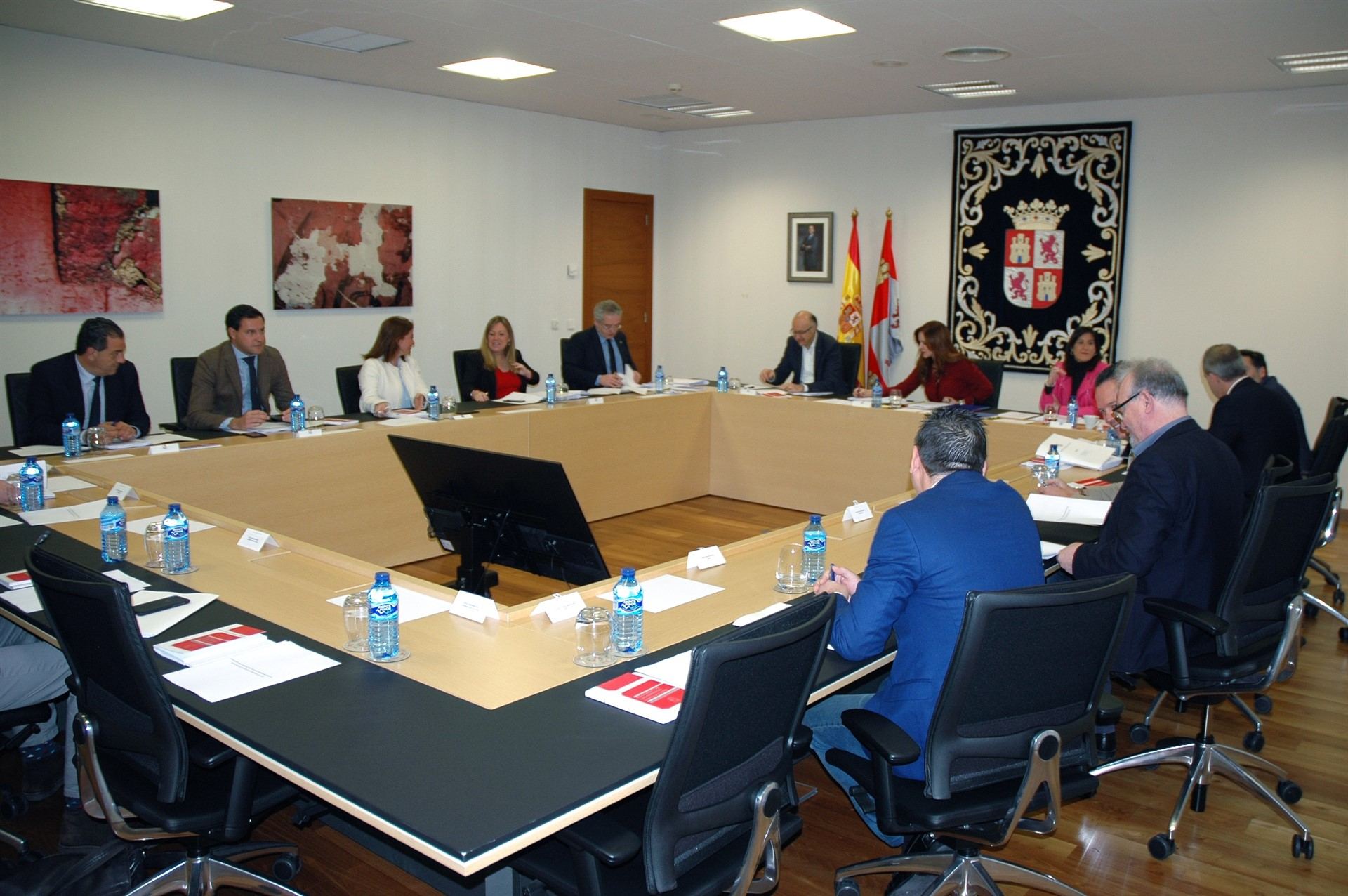 PSOE y Podemos apoyan a Cs y piden a la Junta que elabore presupuestos 1 Los partidos de la oposición se suman a la Proposición no de Ley de Cs que instará al PP a elaborar los presupuestos.