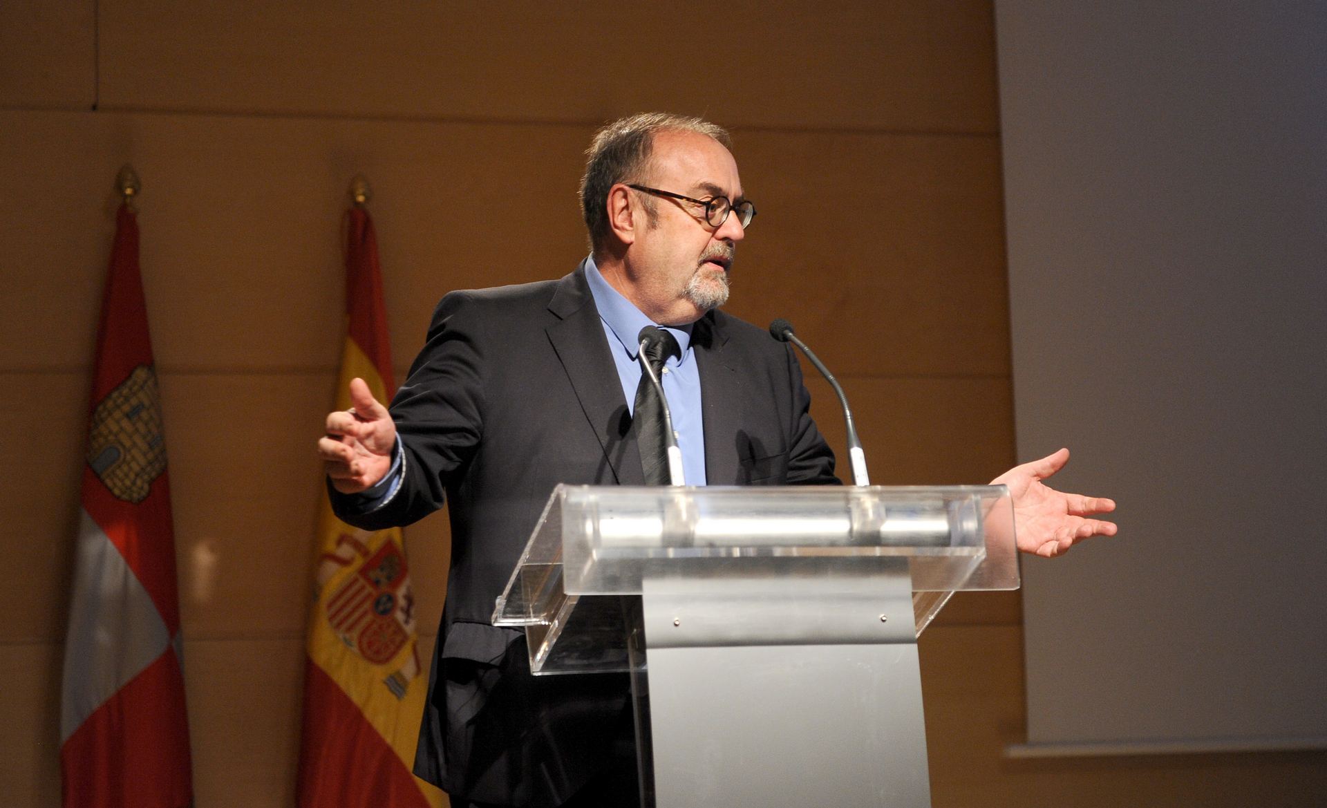 El consejero de Educación de la Junta de Castilla y León, Fernando Rey, comparece en las Cortes.