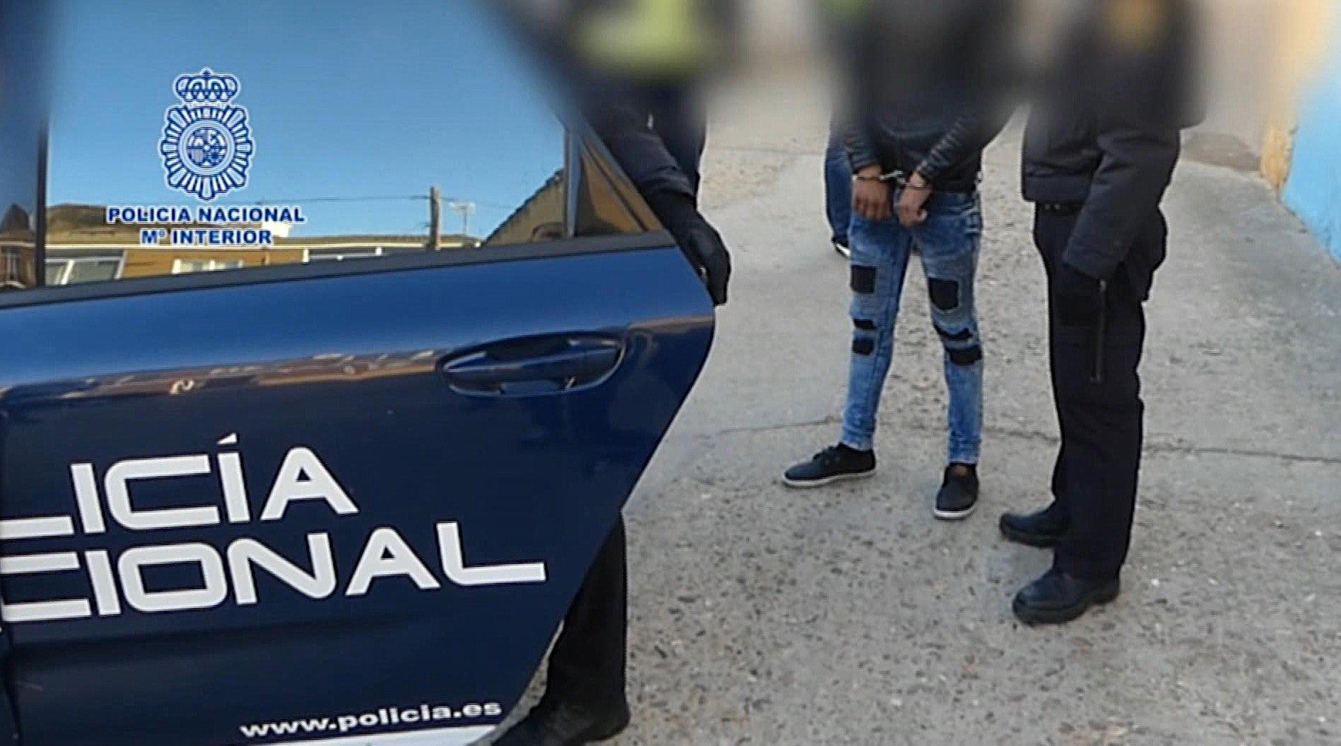 Imagen facilitada por la Policía Nacional de la liberación del menor de 16 forzado a prostituírse por su familia.