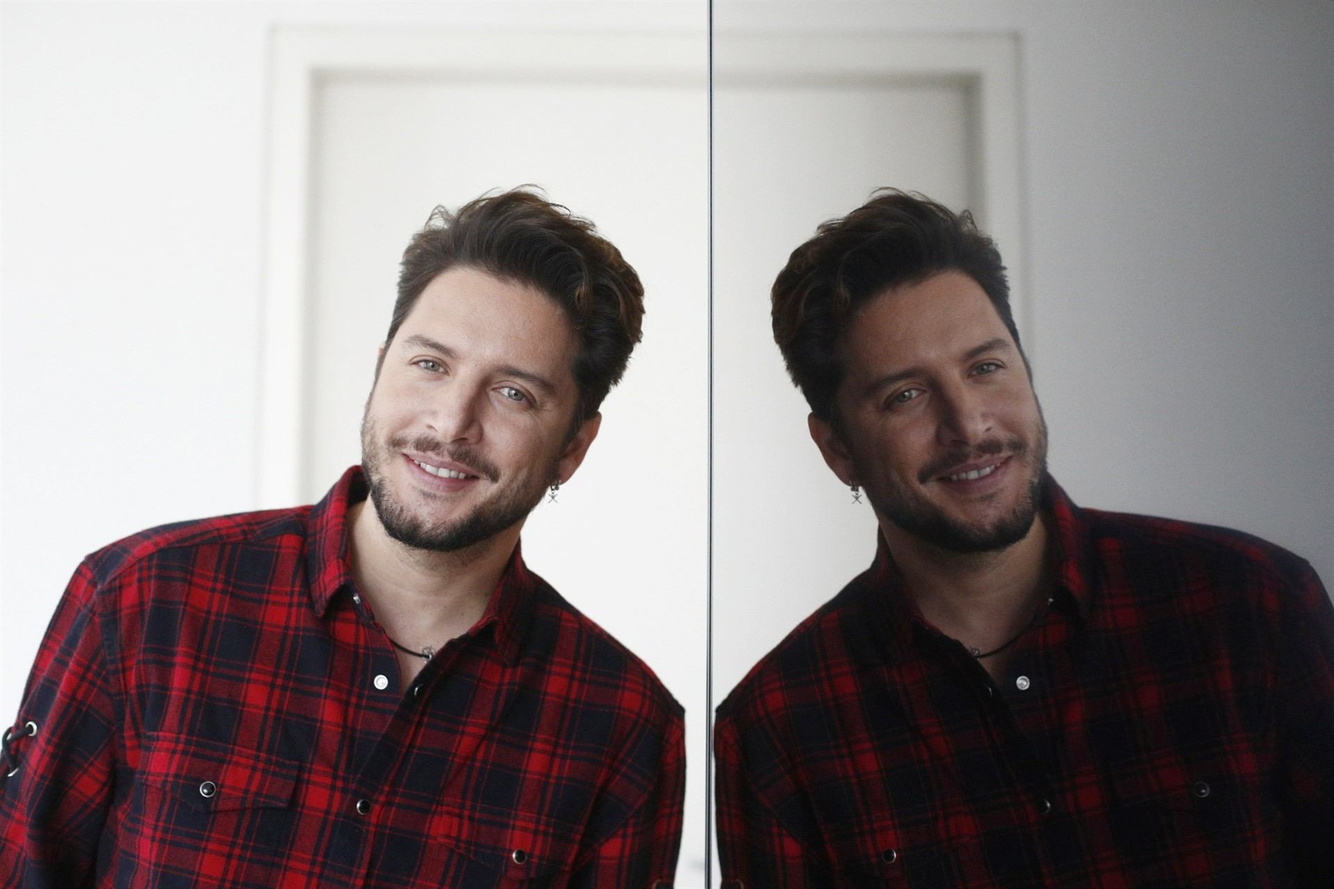 El cantante Manuel Carrasco publica este viernes su nuevo disco 1 El músico asegura que este disco tiene mucho a descubrir y que musicalmente es muy variado.