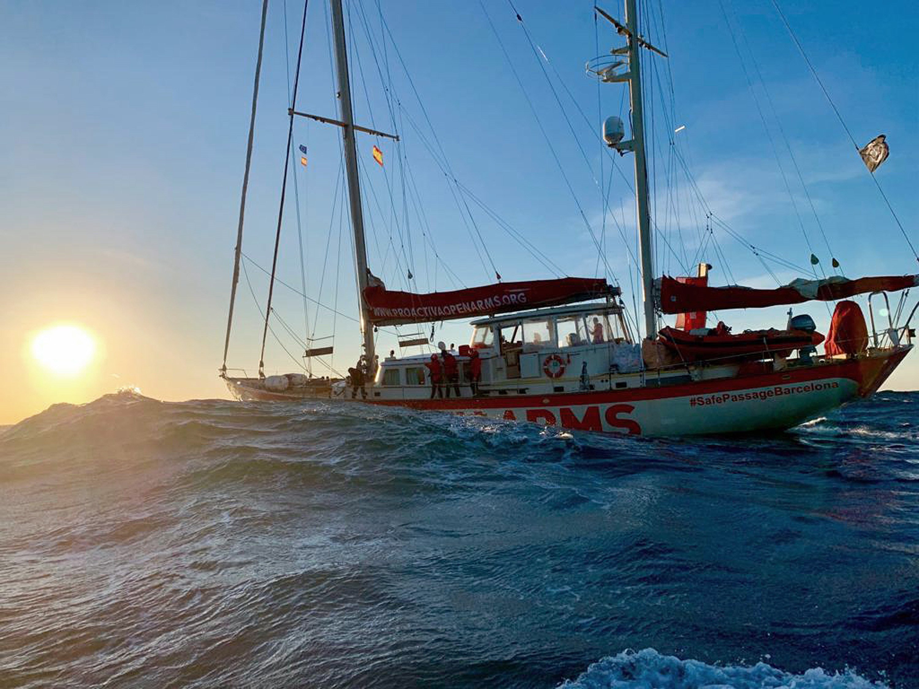 Imagen facilitada por la ONG del buque que llega hoy a las costas españolas.