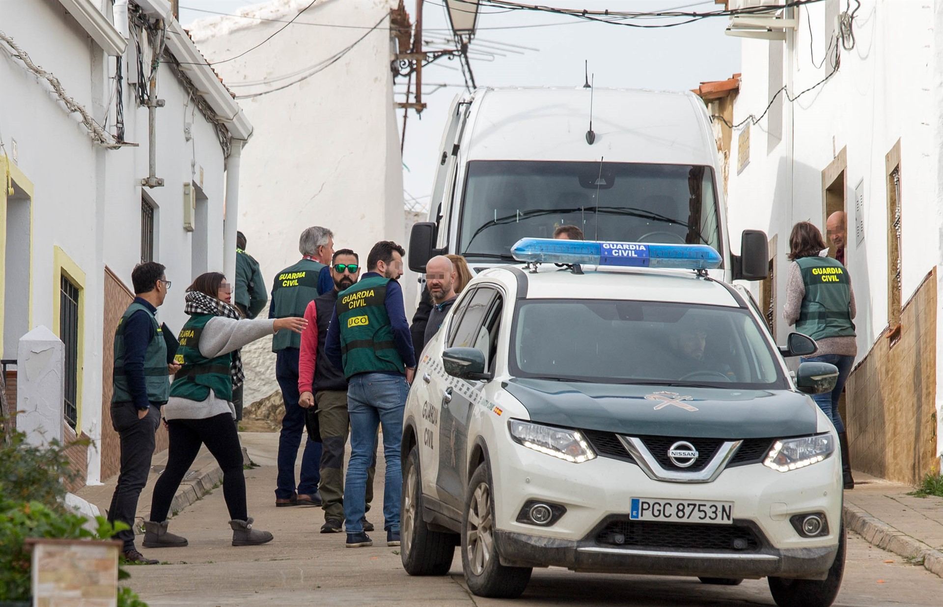 Operativo de la Guardia Civil en la calle donde vivía Laura Luelmo.