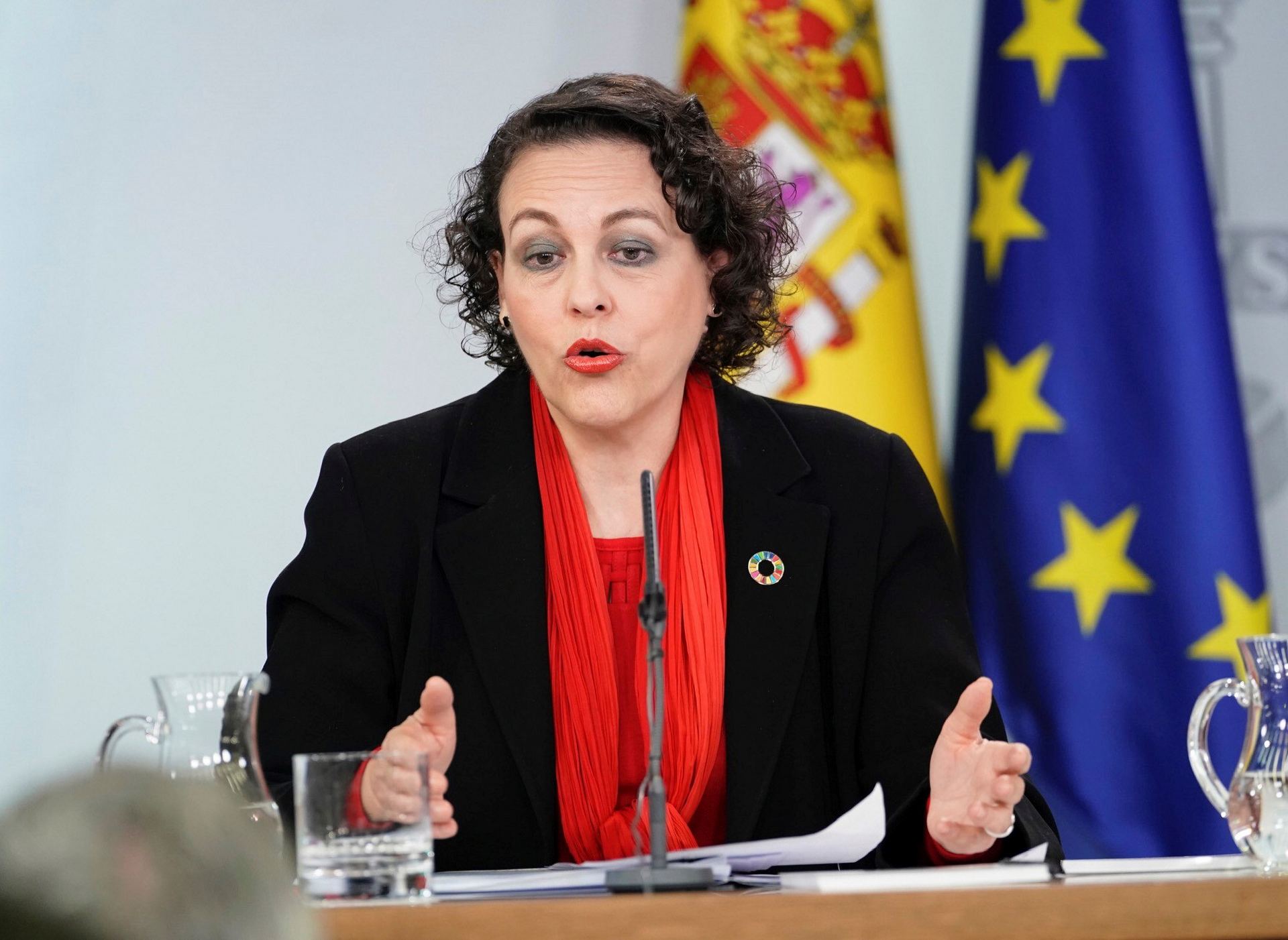 La ministra de Trabajo, Magdalena Valerio, durante una rueda de prensa. / efe