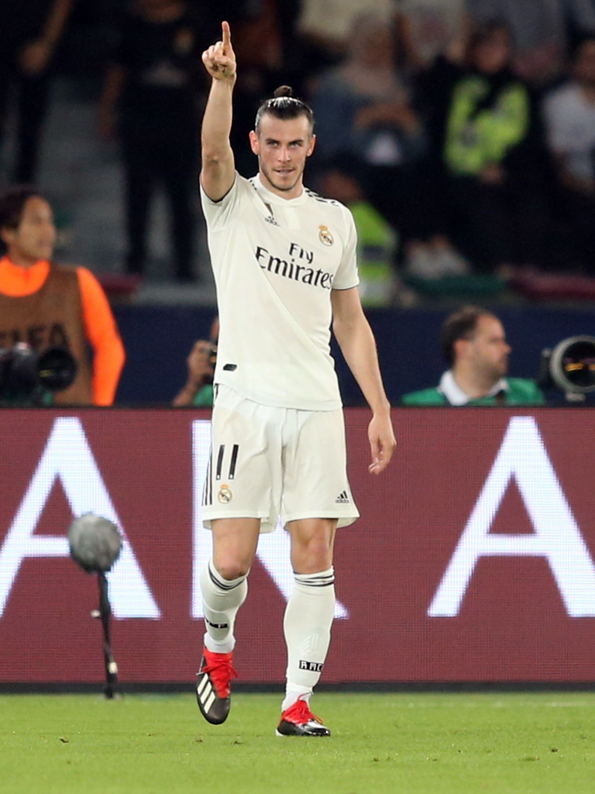 Bale se exhibe en Abu Dabi y le da al Real Madrid el billete a la final 1 El delantero galés del Real Madrid Gareth Bale celebra su gol durante la semifinal del Mundial de Clubes disputada en el Zayed Sports City Stadium de Abu Dabi.