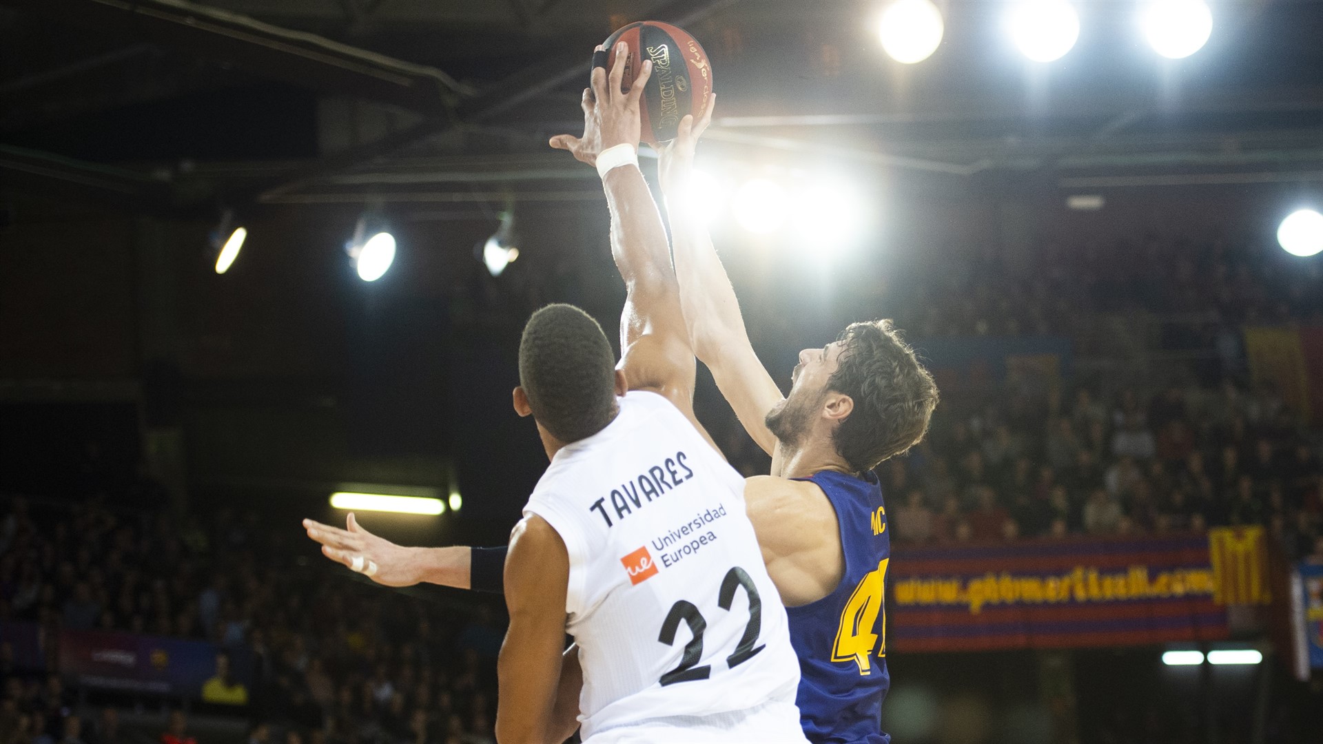 Walter Tavares y Ante Tomic, pilares interiores de Real Madrid y Barça, en el último Clásico de la Liga Endesa.