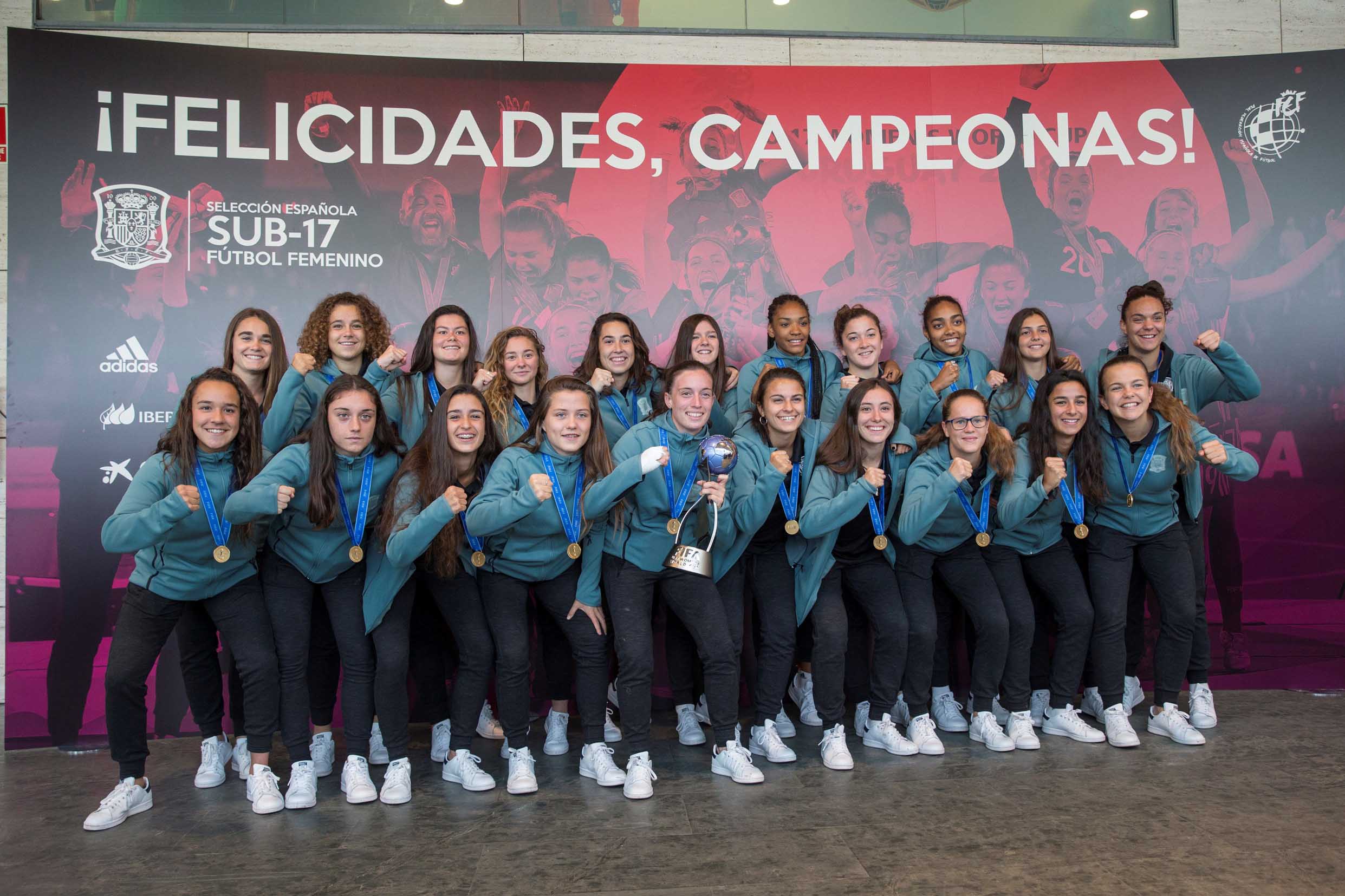 Las campeonas del mundo de fútbol de la categoría sub-17, en la Ciudad del Fútbol de Las Rozas