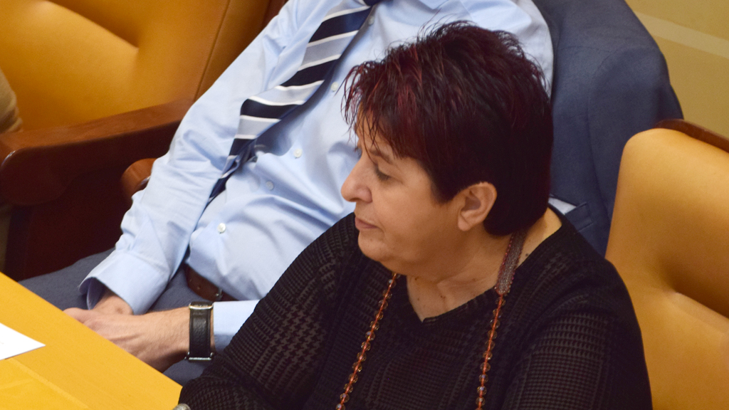 La alcaldesa, Clara Luquero, durante la sesión plenaria. / ROCÍO PARDOS