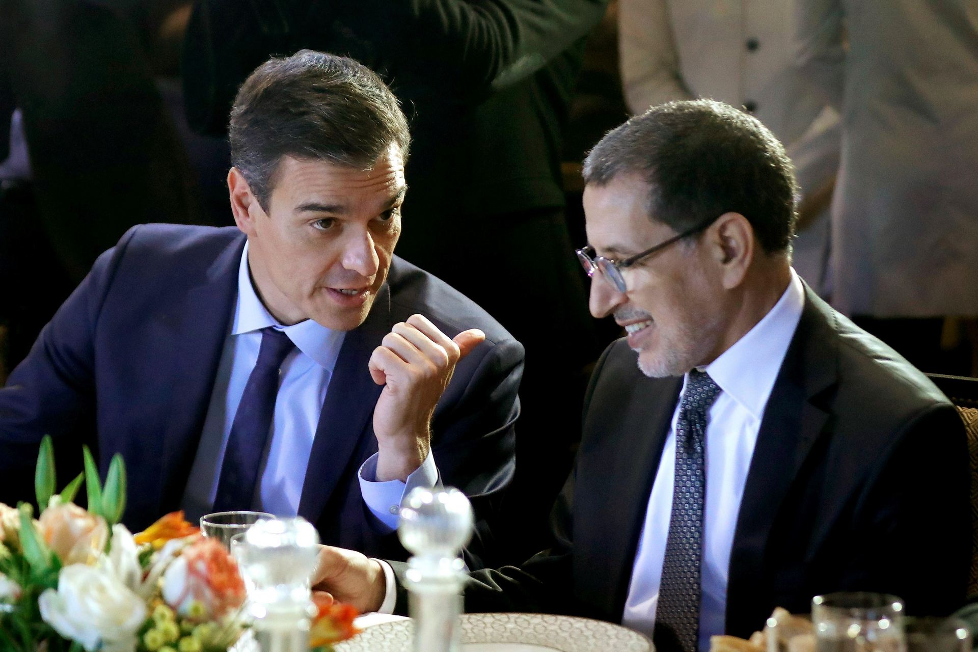 El presidente del Gobierno, Pedro Sánchez (i), y el presidente del Ejecutivo de Marruecos, Saadeddine Othmani.