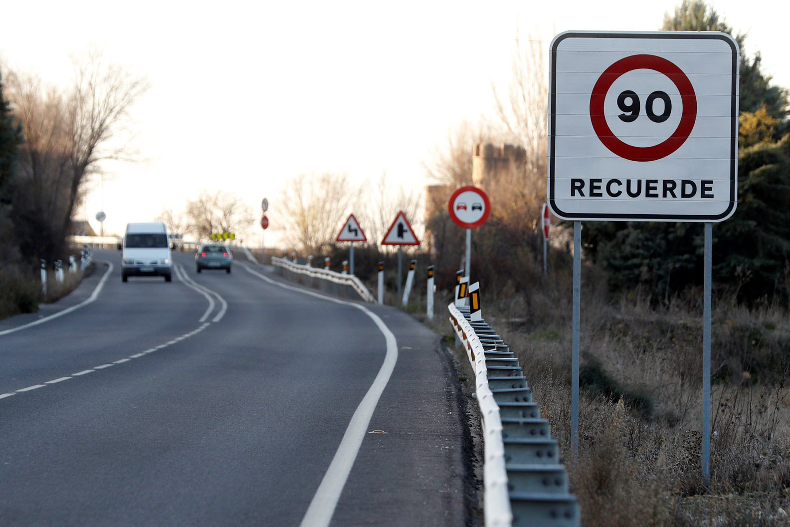 Bajada de velocidad y reforma del carné, cambios en Seguridad Vial 1 La velocidad en el total de las carreteras convencionales bajará a 90 km/h.