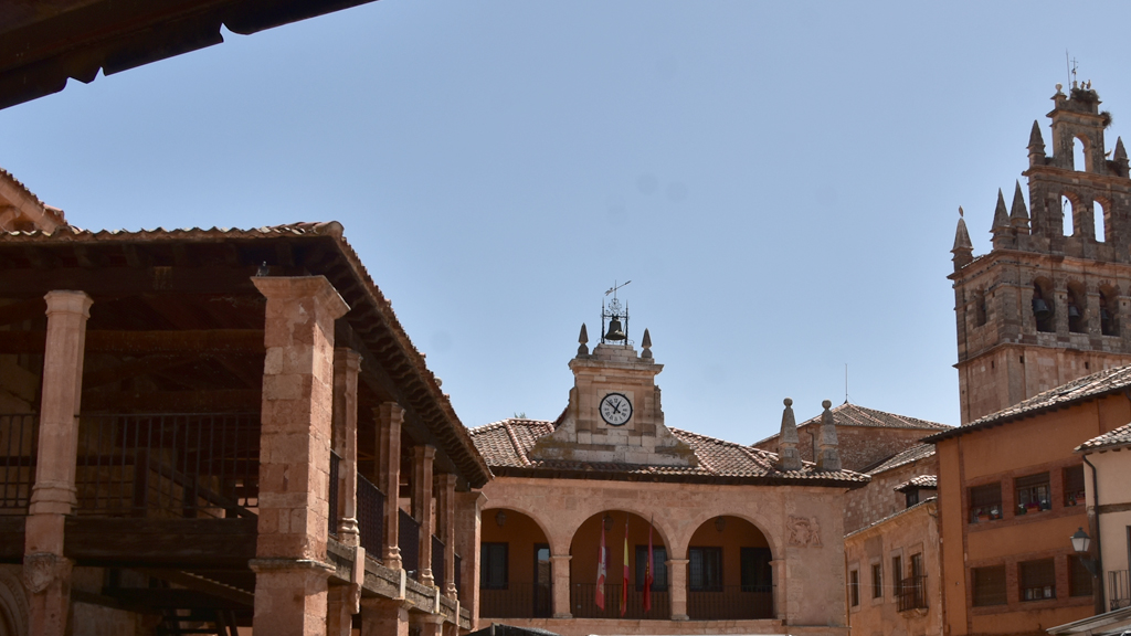 La localidad segoviana de Ayllón, una de las más bellas de la provincia, está declarada como conjunto histórico-artístico nacional. / el adelantado