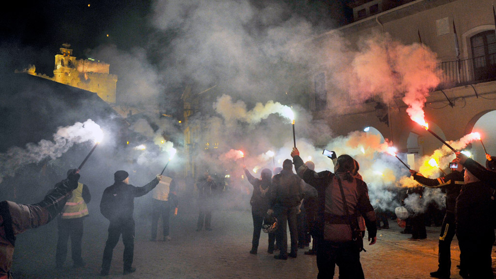 Los moteros han celebrado en Turégano el saludo de hermandad. /Kamarero