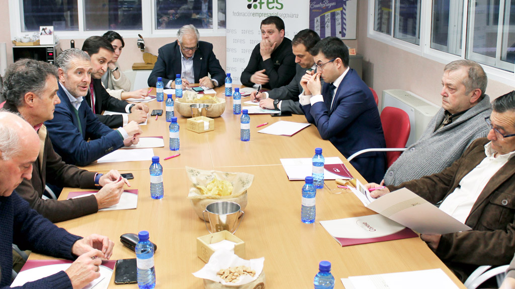 Un momento del primer encuentro celebrado en las instalaciones de Copese, en Coca, con la asistencia de empresarios de la comarca. / E.A.