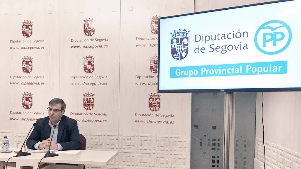 El portavoz explica los tres puntos fuertes del Grupo Popular para el pleno de mañana ante los medios de comunicación.
