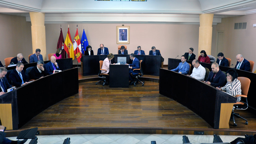 El salón de plenos de la Diputación acogió la primera sesión del año. /KAMARERO