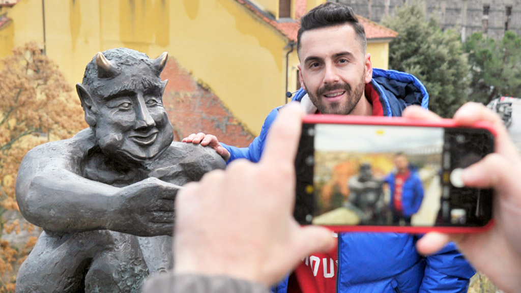 La escultura está instalada desde ayer en la calle de San Juan. / Kamarero