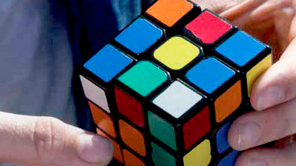 El cubo de Rubik atrae a los jóvenes segovianos. / El Adelantado