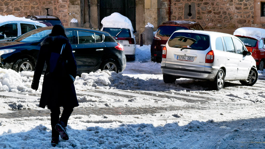 El PP pide informar a los vecinos sobre cómo actuar ante las nevadas 1 La nieve provocó muchas incidencias en la ciudad el pasado mes de enero. / MARTA HERRERO