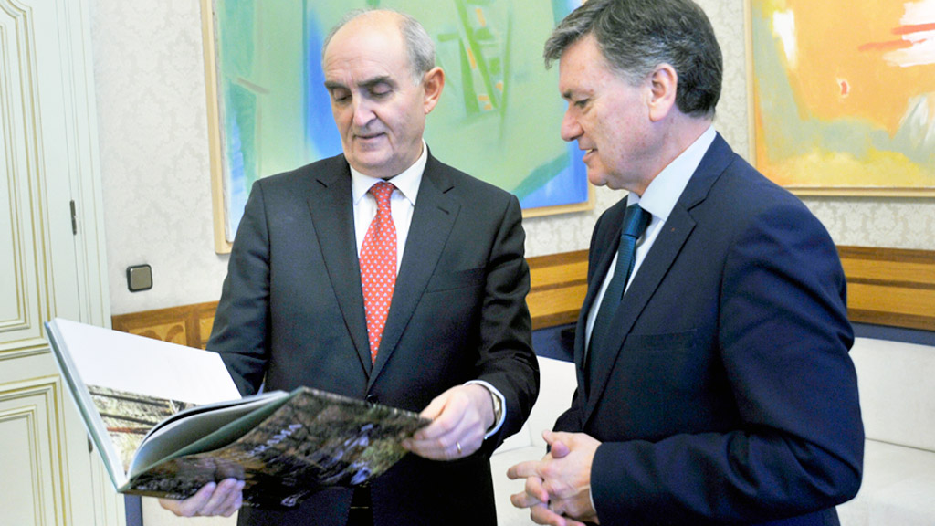 El Procurador del Común, Tomás Quintana, en las visitas institucionales a las diferentes autoridades segovianas en la jornada de ayer.