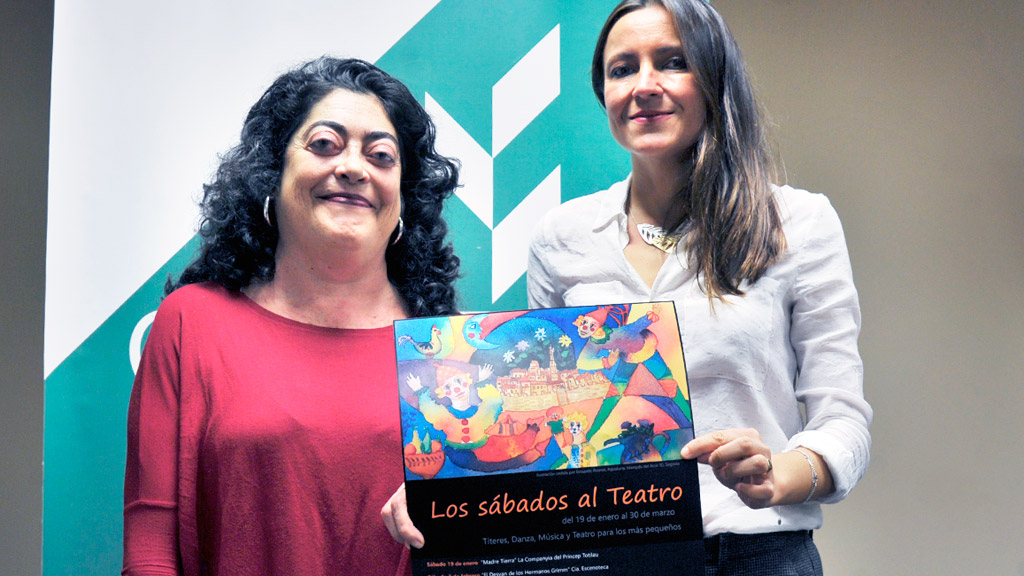 Marta Cantero Díaz y Beatriz Serrano Polo presentan el programa de la décima edición de ‘Los sábados al Teatro’. / KAMARERO