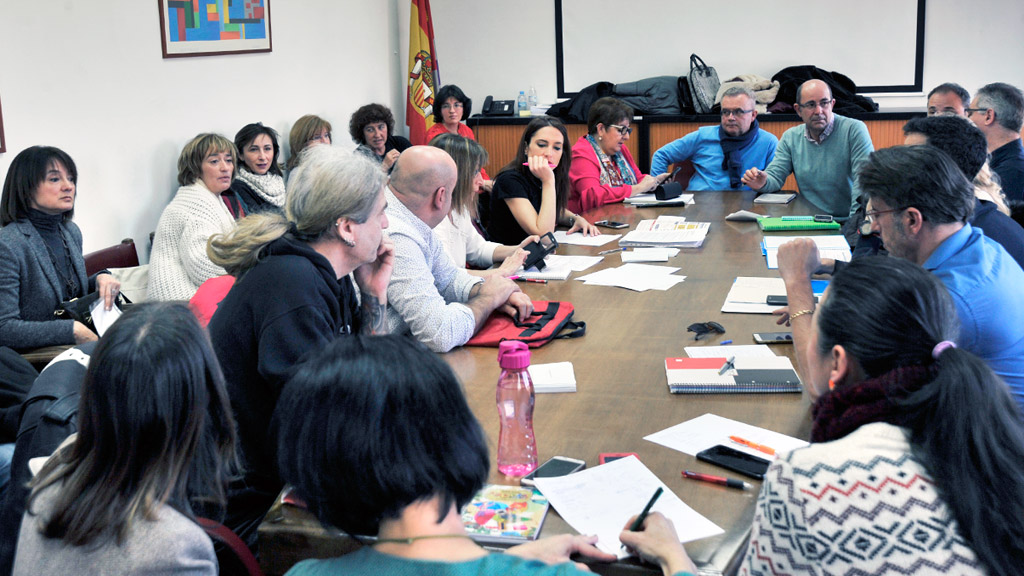 Reunión de constitución de la Junta de Personal Docente de Segovia formada por 25 delegados de siete sindicatos. / KAMARERO